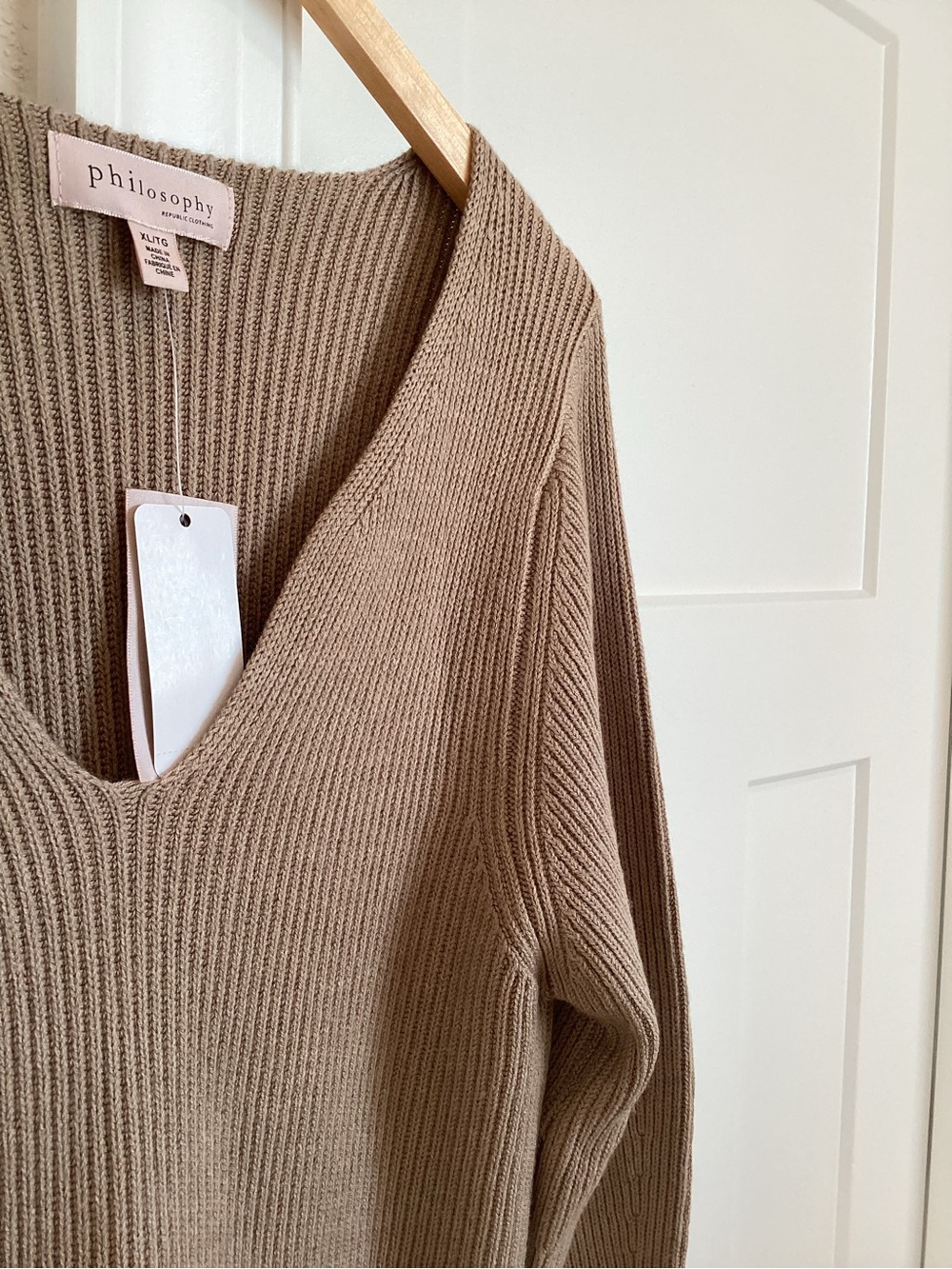 Philosophy Long Sleeve V-Neck Sweater New XL Taupe Light Brown - Picture 3 of 12